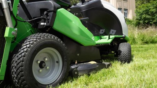 Your Mower Deck Wheels May Need Changing - Here's What To Look For