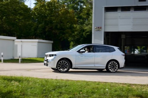 BMW’s Hydrogen X5 Could Fix Two Big Problems With EVs