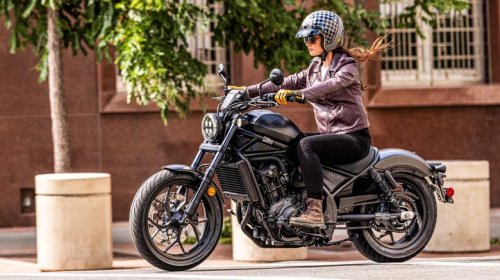 Mid-Controls Vs. Forward Motorcycle Controls: Which Type Is Better For Handling?