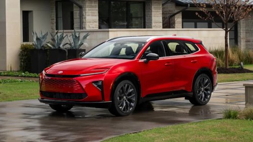 Toyota, Toyota Crown, Lexus IS, Lexus, Toyota Expert Says The Crown Signia Is A Lexus For Toyota Money