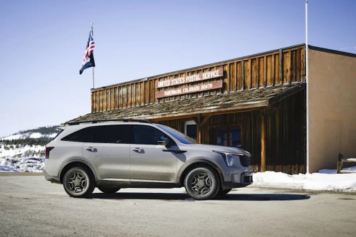 2026 Kia Sorento vs Mitsubishi Outlander: Affordable Three-Row Battle
