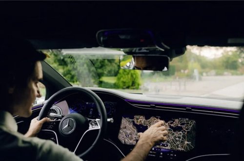 Mercedes, Mercedes CEO Källenius Addresses the Touchscreen Question