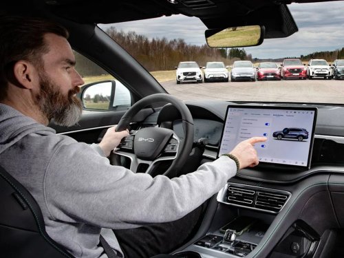 Tesla, Tesla Model Y, Tesla’s Screen-Heavy Model Y Just Beat Cars With 50 Buttons