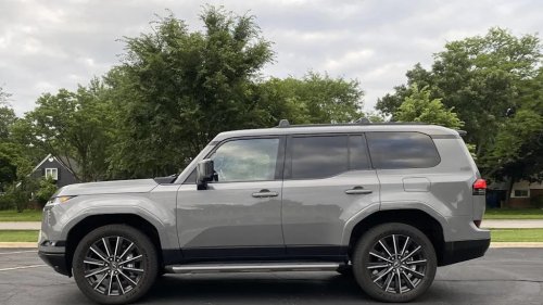 Lexus, Lexus GX, The 2026 Lexus GX 550 Luxury Thankfully Places Ruggedness First and Indulgence Second.