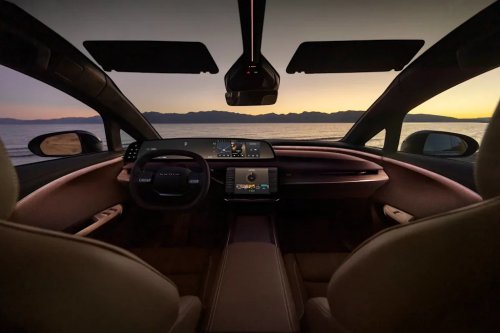 Lucid, Rivian, SUV, Lucid Gravity vs. Rivian R1S: Which Premium Electric SUV Actually Delivers on Range, Space, and Tech?