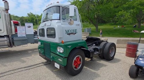 These 1950s Semi Trucks Had More Personality Than Today's Big Rigs
