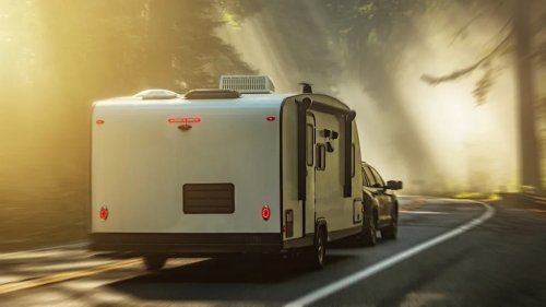 Tesla Model Y tows 6-berth caravan 250 miles, reaches stop with 3% of battery left