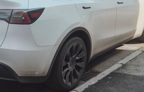 Chinese owners say Tesla's Model Y L rear wheels 'collapse' after long trips, full loads