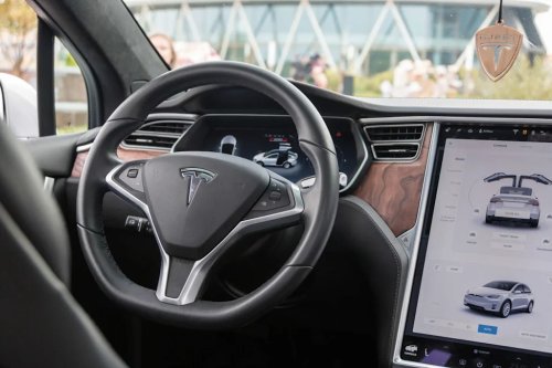 US drivers are keeping cars longer, but software support may not keep up