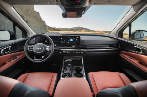 There are no Shortage of Lease Deals for the Kia Carnival this September
