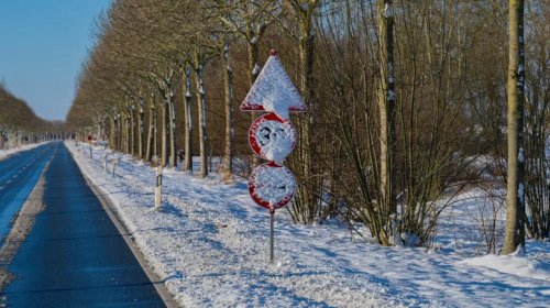 Here's How Cars Recognize Traffic Signs (And Why It Doesn't Always Work)