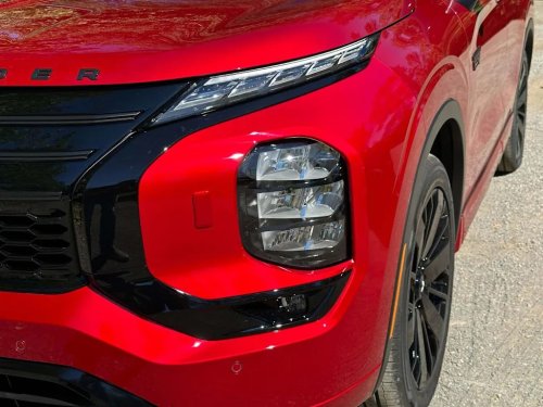 Mitsubishi, Mitsubishi Outlander, 2026 Mitsubishi Outlander Plug-In Hybrid: First Drive Review