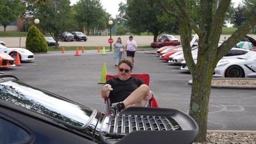 Porsche, Porsche Owner Flips Out After Drivable Couch Parks Next to Him at Car Meet: 