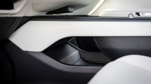Tested: The Lexus ES 350h Hybrid Wonders What the Big Hurry Is