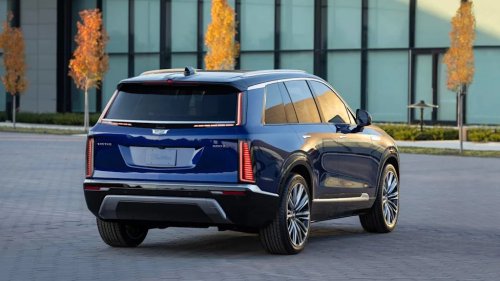 GM, SEAT, GM Halts Vistiq Sales and Recalls Nearly 15,000 SUVs for Seat Entrapment Risk