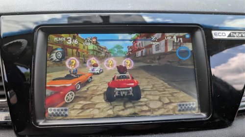I tried gaming on Android Auto and found 4 apps that made car downtime less boring