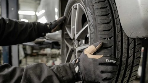 BMW, BMW Owner Suffers Severe Tire Shaking After New 'Run-Flat' Tires Become Separated in Days