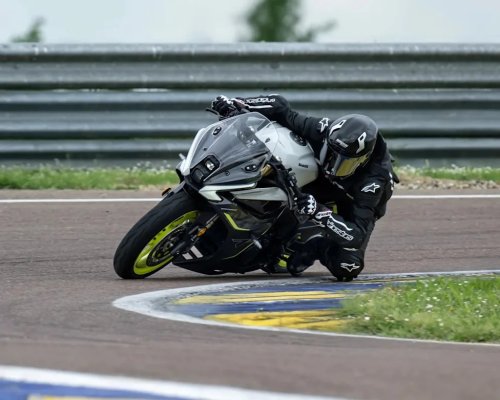 This New Affordable Performance Moto Delivers Compelling Looks on the Low