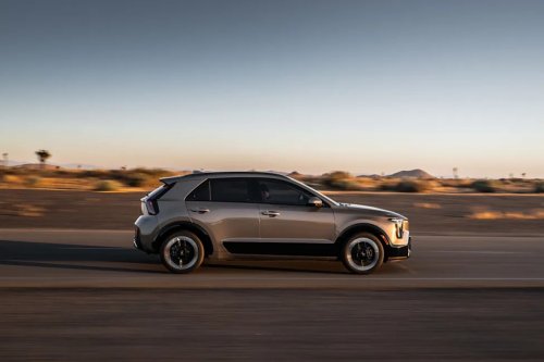 Kia, Kia Niro, View Exterior Photos of the 2027 Kia Niro Hybrid