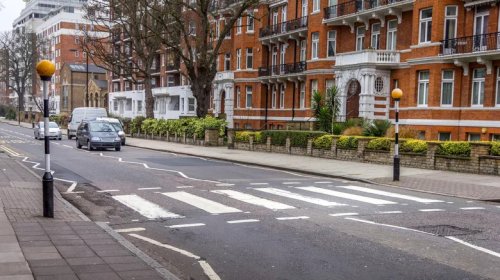 Why Do Roads In England Have Zig-Zag Lines?