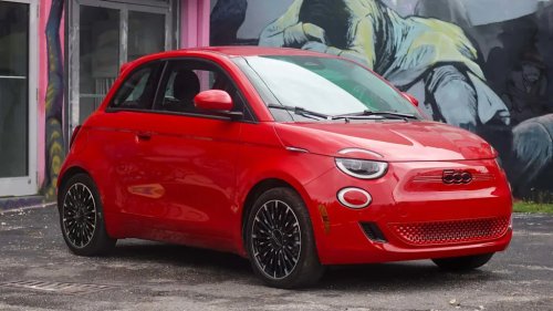 What's It Like To Live With A (Mostly) Free Fiat 500e For Two Years? These YouTubers Found Out