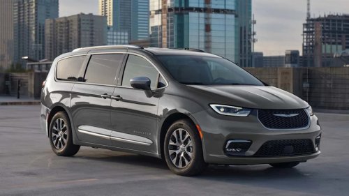 Chrysler Recalls America’s Only Plug-In Hybrid Minivan, Tells Owners To Park Outside