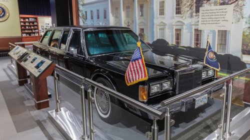 5 Legendary Body-On-Frame Cars Built On The Ford Panther Platform