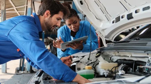 Here's What You Should Study If You Want To Be An Auto Mechanic