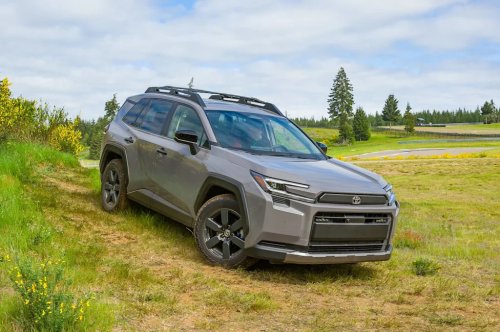 Toyota, Toyota RAV4, Toyota Highlander, SUV, Toyota RAV4 vs Highlander: Is the Bigger SUV Worth $7,175 More?