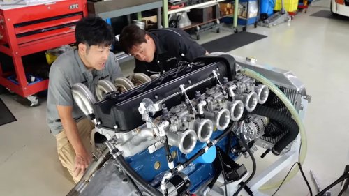 Please Enjoy This Japanese Racing Shop Building an Engine
