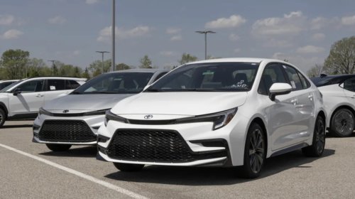 Which New Non-Hybrid Cars Can Exceed 40 MPG?