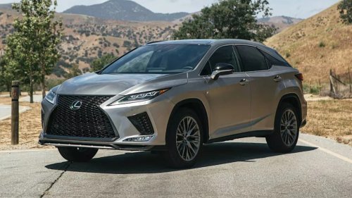 Lexus, Woman Had a Shock When She Found Her Lexus Door Was Full of Water