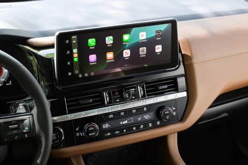 GM Brings Back CarPlay, But EV Buyers Still Miss Out