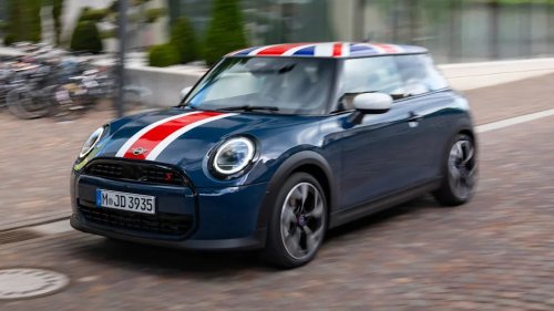 The New Mini Cooper Heritage Edition Is a Cheeky Slice of Britain