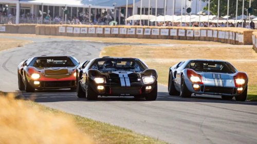 Ford, How the Iconic Le Mans 1966 Finish With the Ford GT40 Was Recreated at Goodwood