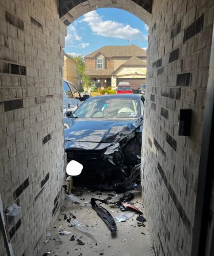 15 Photos of Nissan Altimas Being the Craziest Cars on the Road
