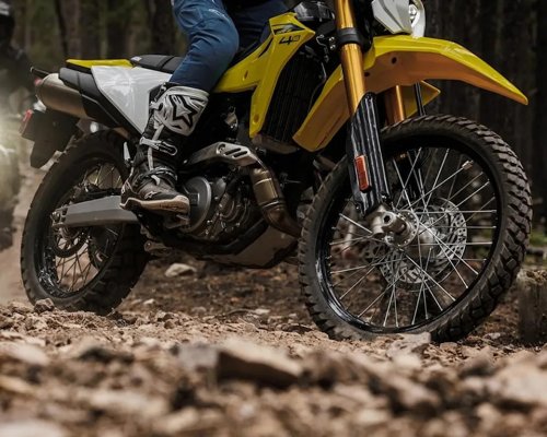 Suzuki’s Coolest Entry-Level Moto Gets a (Nearly) Blacked-Out Uplift and a $1,000 Price Cut