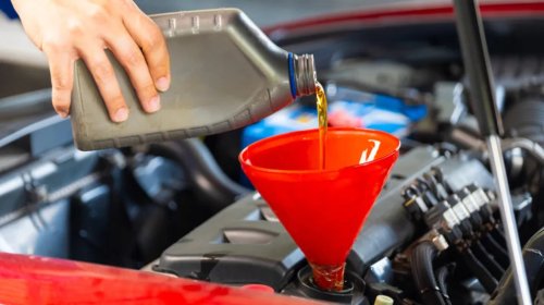 Why Do Modern Engines Use Such Thin Motor Oil? Here's Why It's Recommended