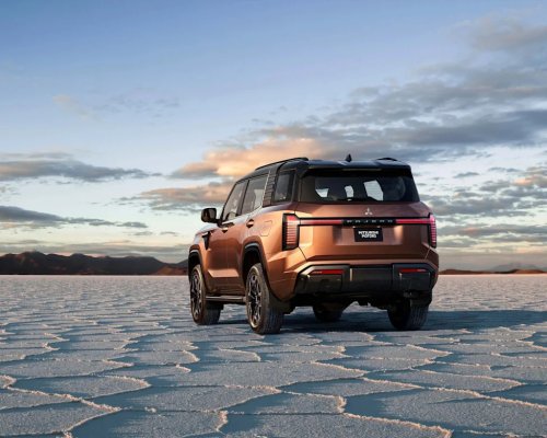 Mitsubishi’s Next-Gen Toyota Land Cruiser Fighter Finally Arrives and It Looks as Epic as We Imagined