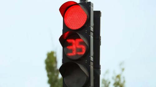 Why Do Traffic Lights In The US Not Have A Countdown Timer?
