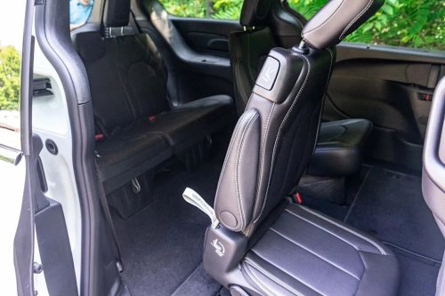 2027 Chrysler Pacifica Review: New Style, Same Tricks