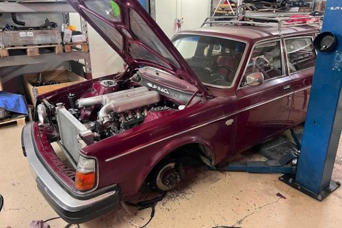 Volvo 240 With Twin-Turbo Lamborghini V10 Runs 5.3-Second Eighth-Mile