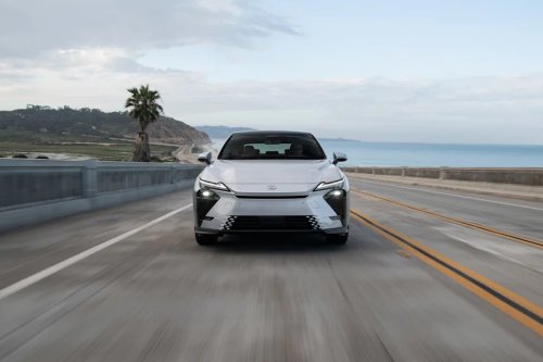 Lexus, For 2026, Lexus Reinvented the ES Hybrid Without Abandoning Its Core Qualities
