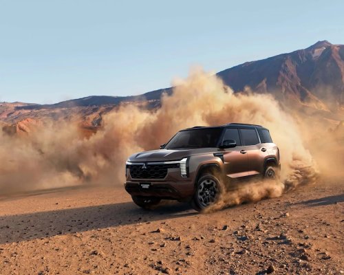Mitsubishi’s Next-Gen Toyota Land Cruiser Fighter Finally Arrives and It Looks as Epic as We Imagined