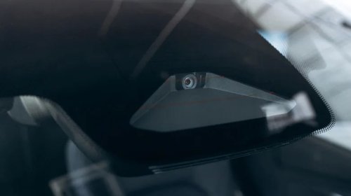 Pros And Cons Of Aftermarket Dash Cams Vs. Built-In Camera Systems