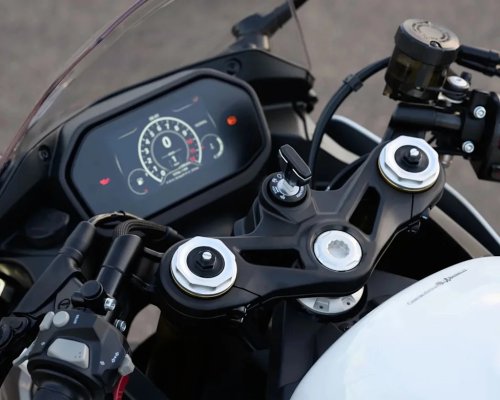 This New Affordable Performance Moto Delivers Compelling Looks on the Low