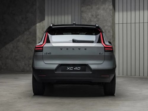 Volvo Abandons EX40 EV and Updates XC40 for North America
