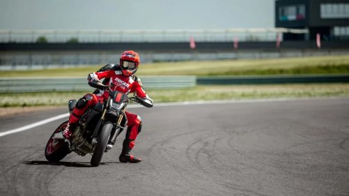 Ducati’s New Blacked Out Hypermotard Looks Like A Super(Moto) Villain