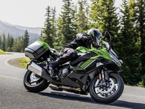 Kawasaki’s Flagship Performance Tourer Returns with a Pair of Vibrant SE Variants