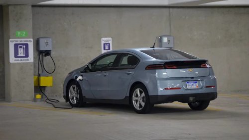 Toyota, Toyota Prius, Chevrolet, 2015 Toyota Prius vs 2015 Chevrolet Volt: Which One Is More Reliable? There's One Clear Winner